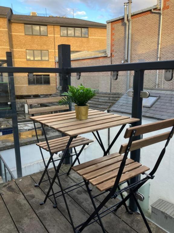 Awesome Refurbished 1 Bed Flat Few Steps To High St ! - 2 East House Leilighet Epsom Eksteriør bilde