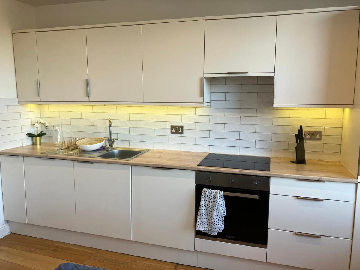 Awesome Refurbished 1 Bed Flat Few Steps To High St ! - 2 East House Leilighet Epsom Eksteriør bilde