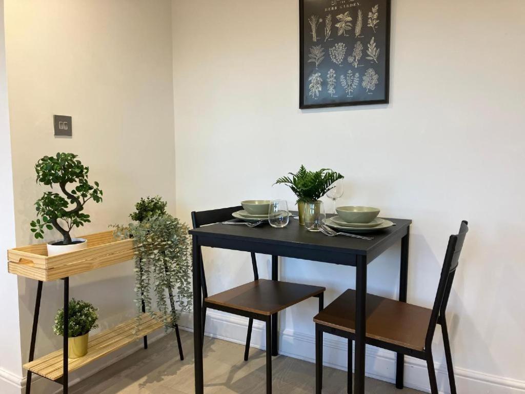 Awesome Refurbished 1 Bed Flat Few Steps To High St ! - 2 East House Leilighet Epsom Eksteriør bilde