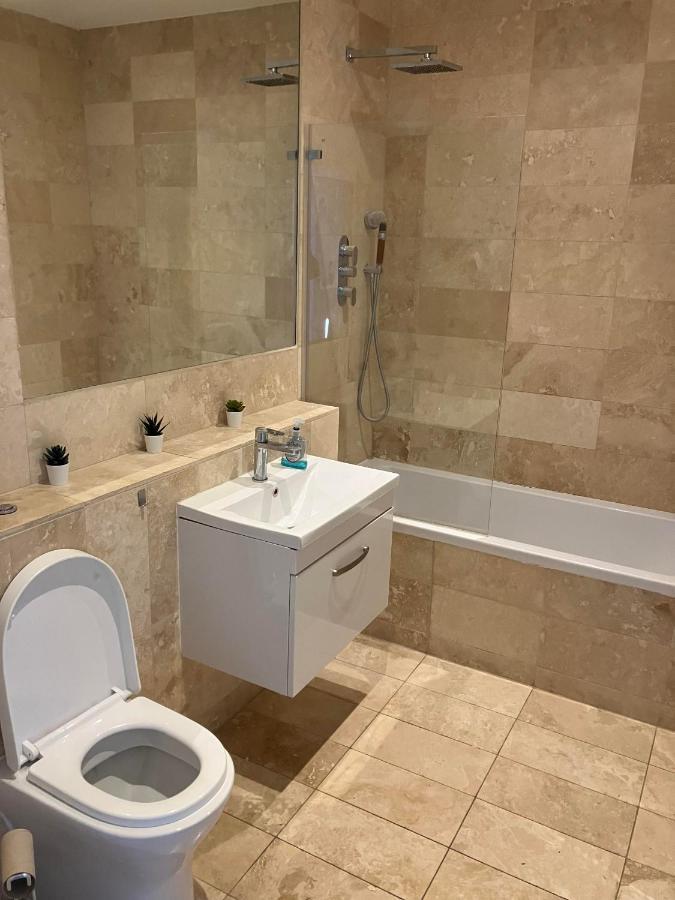 Awesome Refurbished 1 Bed Flat Few Steps To High St ! - 2 East House Leilighet Epsom Eksteriør bilde